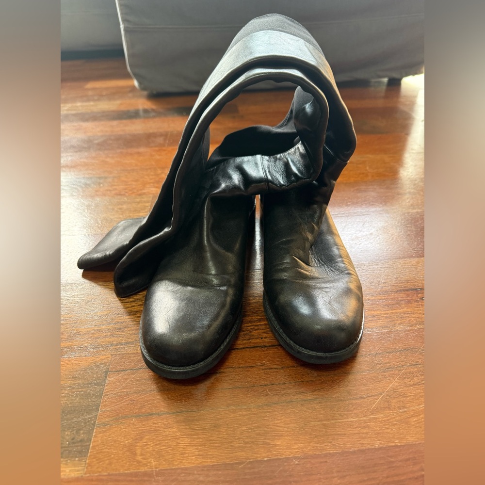 Stuart Weitzman 5050 Boot